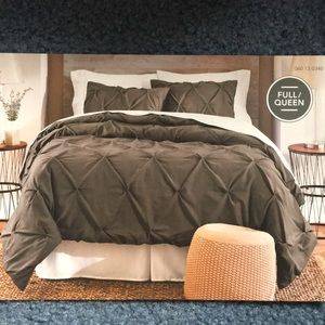 Full/queen grey textured comforter